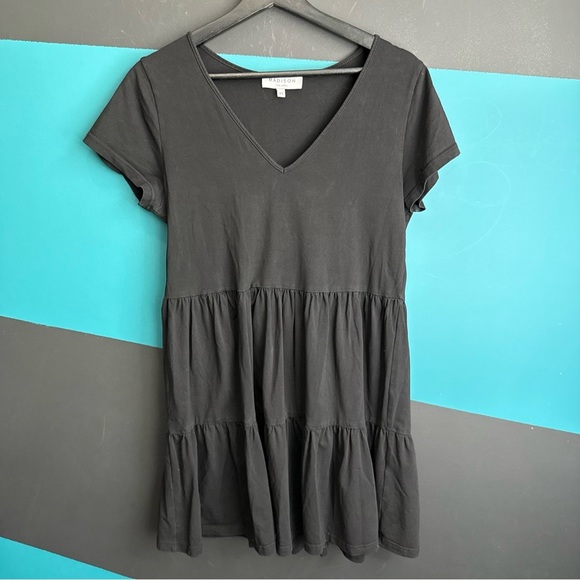 Elegant Black Tiered Mini Dress - Picture 1 of 9